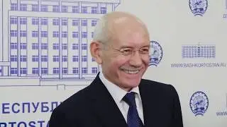 Рустем Хамитов, человек-хамелеон, который идеально приспосабливается к среде и говорит то, что от не