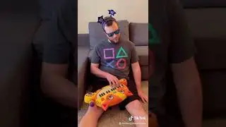 When u only know 1 minor chord, but u still wanna have a self-isolating party 🎉