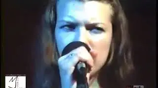 Мілла Йовович   Ой у гаю при Дунаю, соловей співає