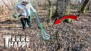 I did NOT expect THIS! Metal Detecting - Happy Earth