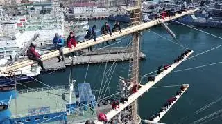 Привет от курсантов парусника "Надежда"