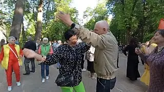 ПЕНСИОНЕРЫ 💃🕺 в ритме ТАНЦА г. Калуга Парк Культуры и отдыха 14.05.23 #танцы