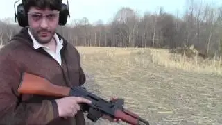 Full Auto AK 47 vs AR 15 ⁄ M 16