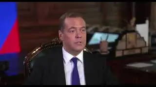 Я опаздываю на работу и прошу коллегу всех об этом предупредить. Этот дYpaк...
