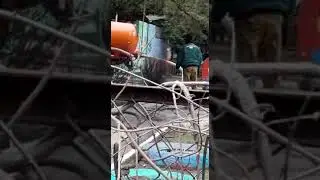 Работники ЖКХ откачивают из канализационных люков в д/с. Агой.