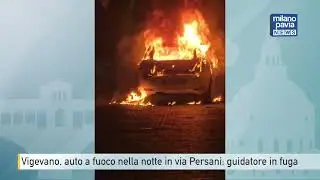 Vigevano, auto a fuoco in centro storico: guidatore in fuga