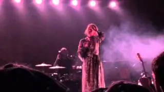 Florence + The Machine: Queen Of Peace (Live at St John at Hackney)