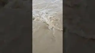 น้ำท่วมถนนหมดแล้ว ទឹកលិចផ្លូវទៀតហើយ