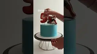 Decorating a cake for a child 🕷️