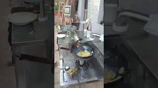 This Cooking Robot Can Stir-fry Better Than Your Grandma! #delicious #food #seafood #noodles