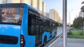Автобус НефАЗ-5299-40-52 следует по маршруту 957 ”м. Марьино(Южный Вход) - м. Марьино”