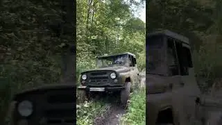 Девушка за рулём УАЗа
