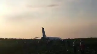 Пилот посадил самолёт А321 прямо в открытом поле