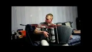 Есть красивая одна девушка на земле ...