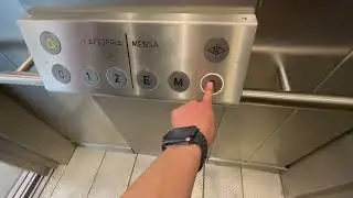 R/S Aufzug in der Mensa der Uni Köln