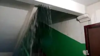 Водопад в подъезде