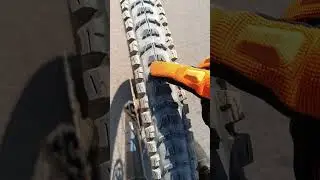 Why Mountain Bikers Use Tubeless Tyres 