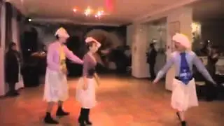 Пьяный танец лебедей на свадьбе