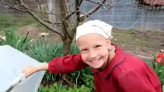 How We Fit Gardening Into Homeschooling / Family Of Nine