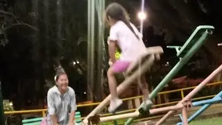 jugando al sube y baja con Alizé 🥰