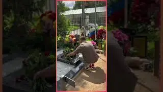 МАКС КОМИКАДЗЕ НАВЕСТИЛ ДЯДЮ СЛАВУ НА КЛАДБИЩЕ #shorts