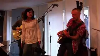 Jammin' with my Kala Ubass 03