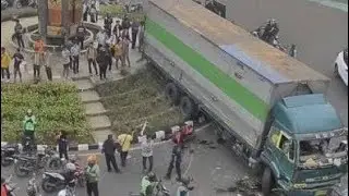 Sopir Narkoboy Tabrak Lari Puluhan Korban Berakhir Dihakimi Massa