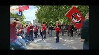 Italienerin gibt der Antifa Kontra und sagt ihnen ihre Meinung amüsant