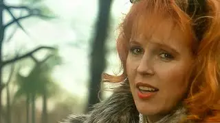 Marcela Holanová - Krůpěj obléká (klip) (1992)