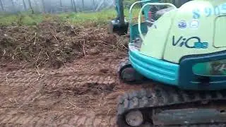 Расчистка участка от корней мини экскаватором в Рощино
