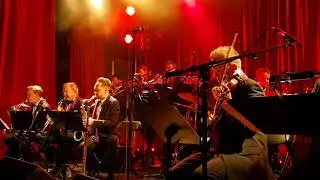 Moka Efti Orchestra feat. Tom Tykwer - Frenzy (BABYLON BERLIN) am 11.05.2018 - Lido Berlin - XJAZZ