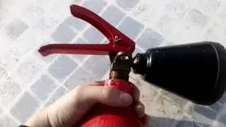Percution d un extincteur cpf classe B 15 kg