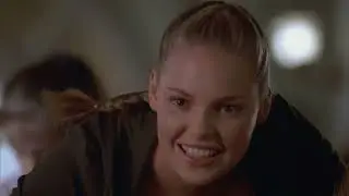 Noodle kiss between Katherine Heigl and Larisa Oleynik_VuTx-3tYlMo #000