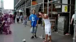 Ruudolf ja kumppanit streetillä stadissa
