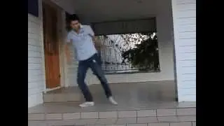классно танцует шафл