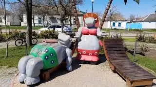 Геническ-курортный городок,аллея сказок.