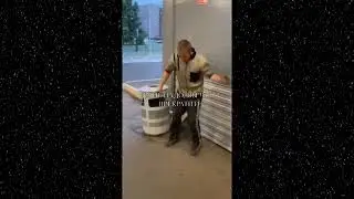 Мужик угарно ударил себя мем из тиктока #3