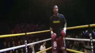 Monte Barrett falls into ring vs David Haye