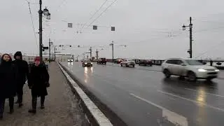 Набережная, 15:00, это практически ночь.