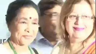 Asha Bhosle and other Bollywood Celebrities launch Apple Store