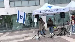 Hope Gene Worship song on the streets of Ålesund.