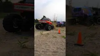 MT12 Tug of War! #monstertruck #TeamAssociated #MT12 #GoPro #RC