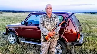 The duck is a fool - sits right in the skradok! Hunting with Dad on the strip. Duck hunting 2022.