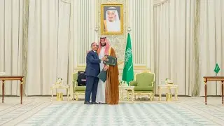 سيدي ولي العهد الأمير محمد بن سلمان يوقع اتفاقية دفاعية مع رئيس وزراء باكستان