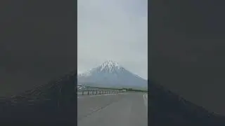 Камчатка. Вулкан Корякский и Авачинский перед закатом