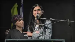 שלי שם טוב אמו של עמר שם טוב ושלומית קלמנזון הקראה תפילה לחיילים ולחטופים