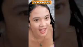 mandi dilaut emang beda