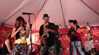 Beebs and Her Money Makers - Warped Tour 2013