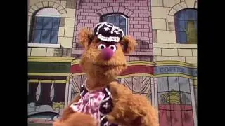 Muppet Songs: Fozzie Bear - Wotcher Knocked 'Em in the Old Kent Road