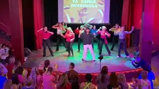После серьезной травмы обоих коленей я снова начинаю танцевать.
